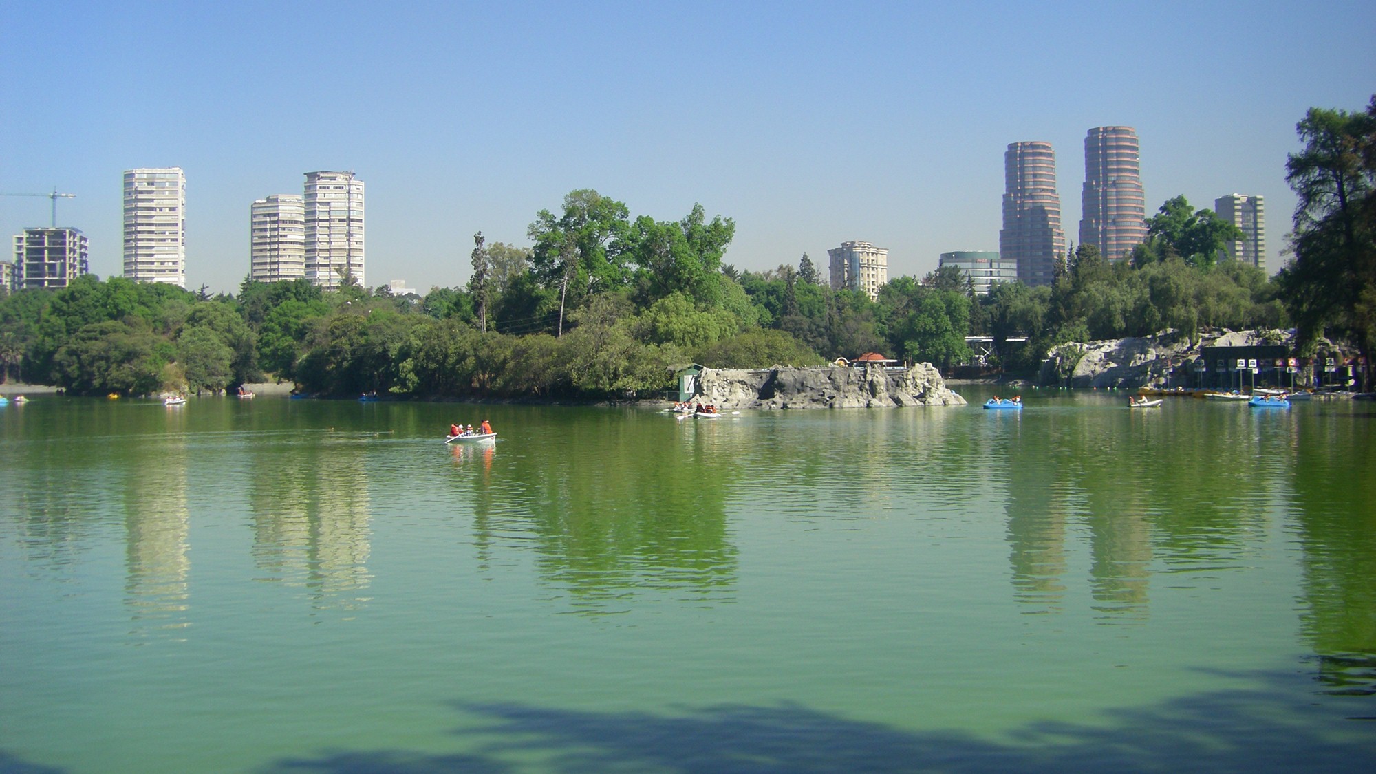 Imagen del lago del Bosque de Chapultepec