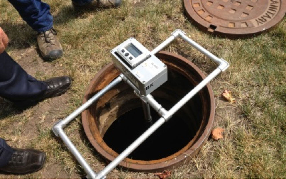 Maintaining sewers using acoustics