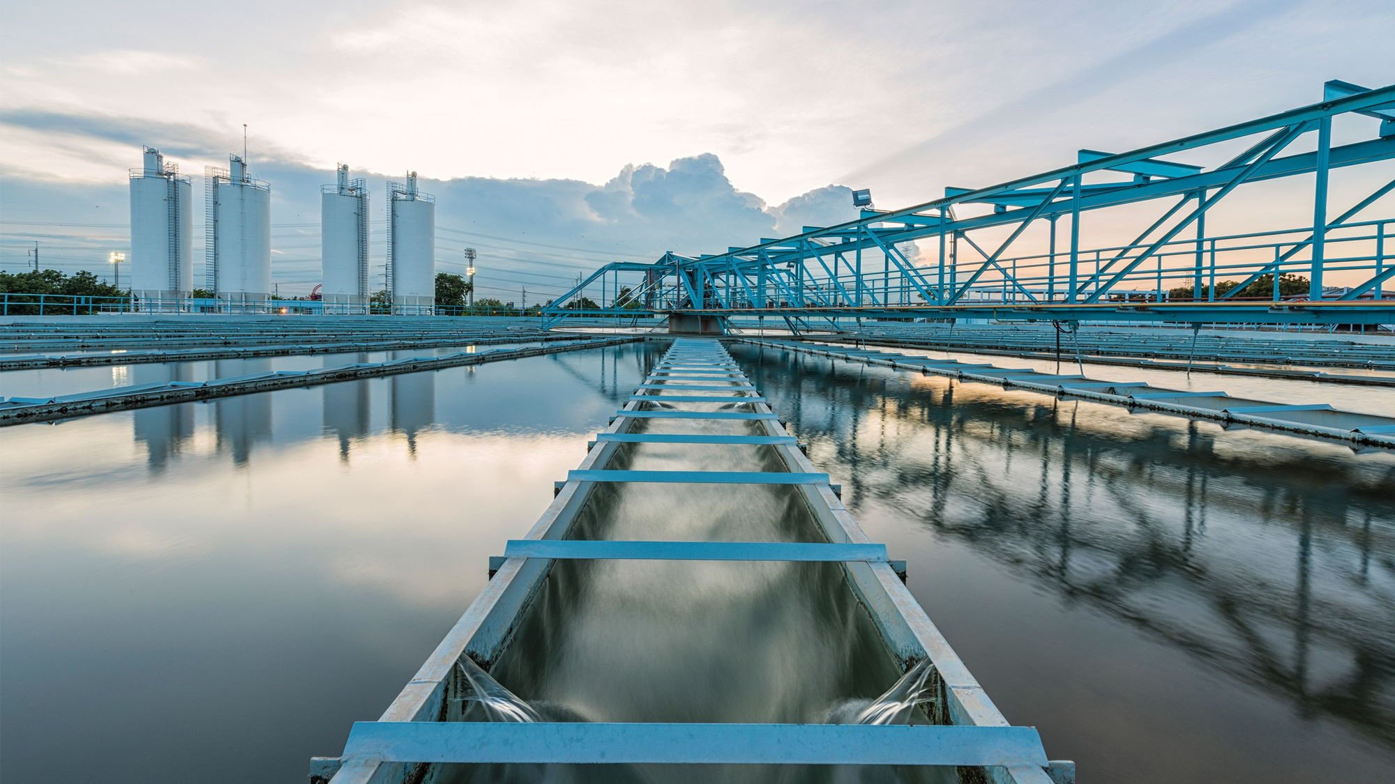  SUEZ  expert des m tiers de l  eau  et des d chets en France 